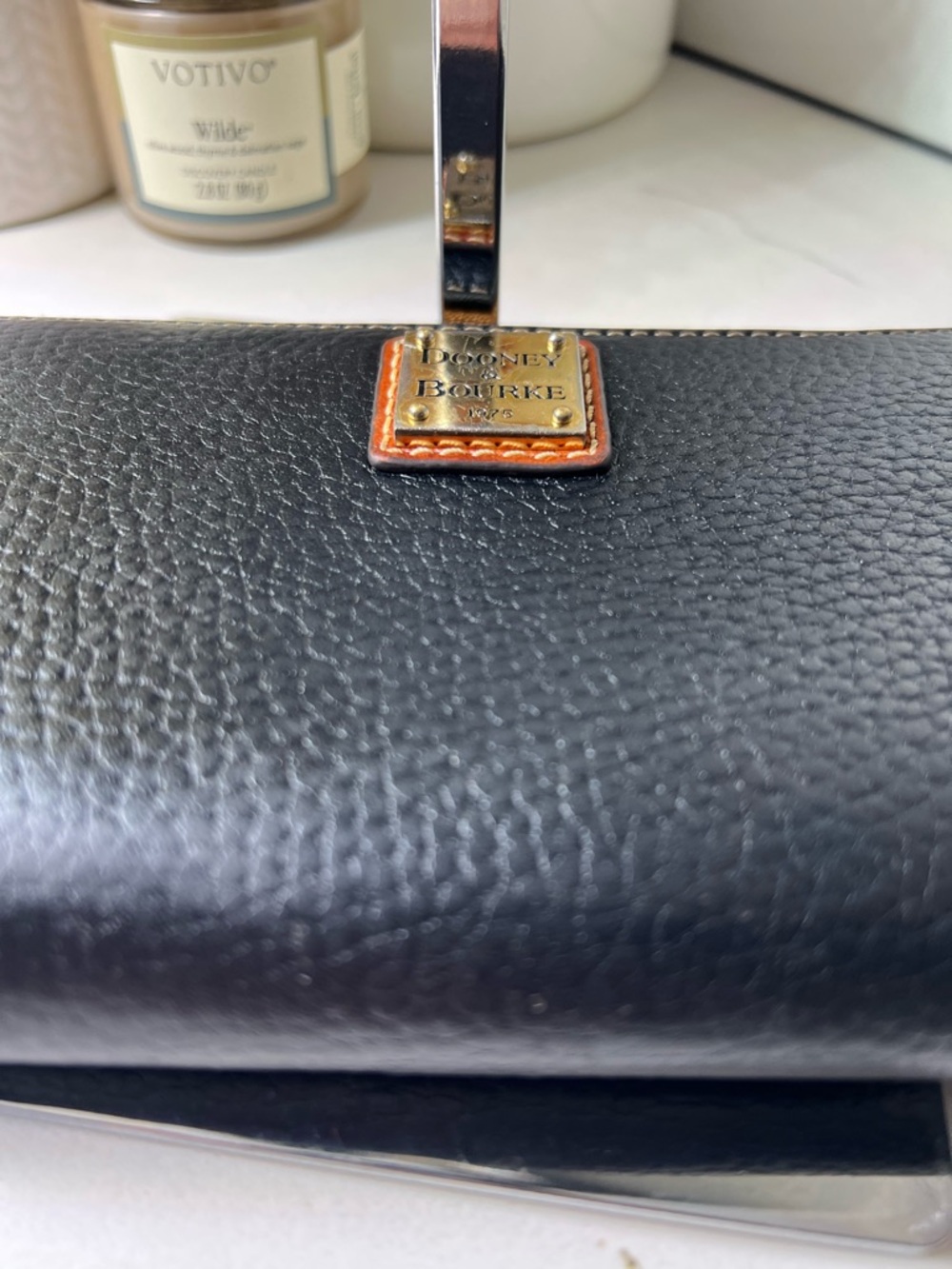 Dooney & Bourke | Pebble Grain Zip Around Wallet | Black | Large - Picture 5 of 15